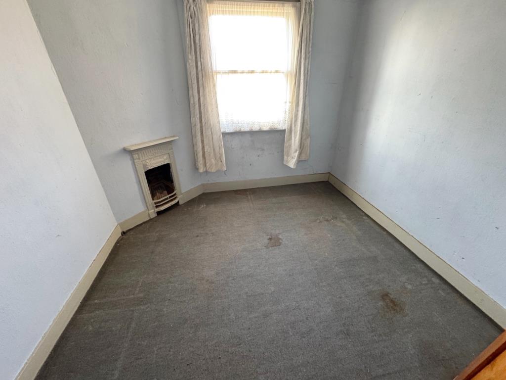 Lot: 131 - THREE BEDROOM HOUSE IN CINQUE PORT TOWN - Bedroom 3